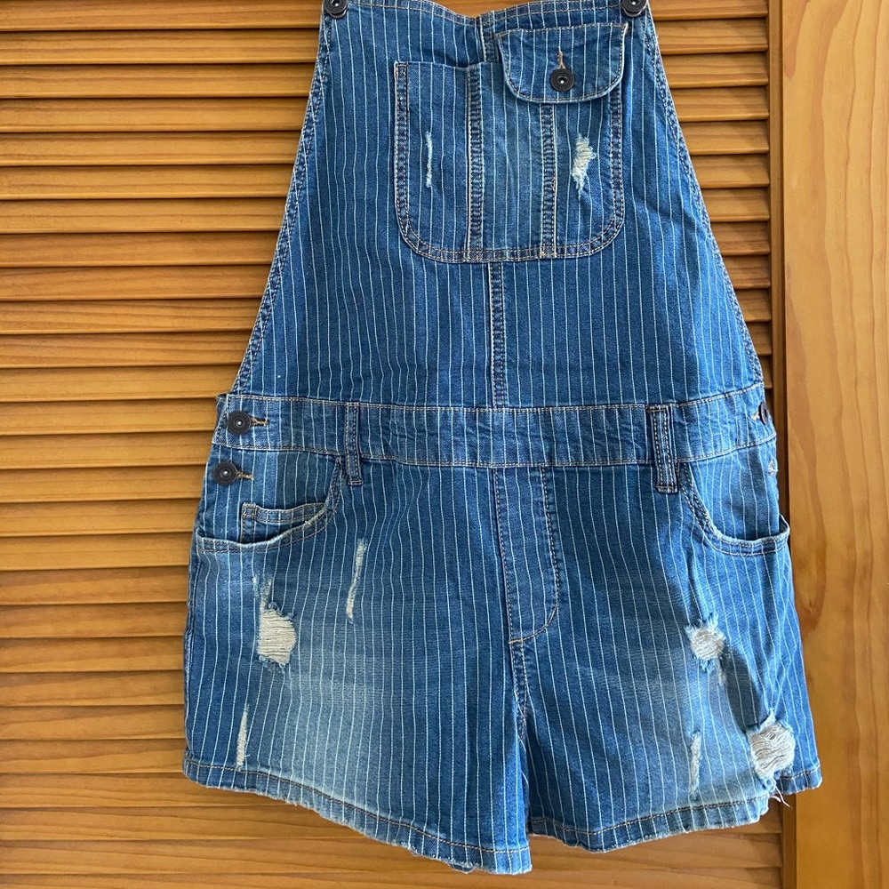 Overall shorts